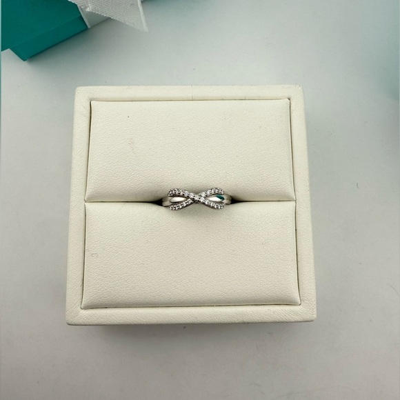 Retired Tiffany & Co. Diamond Infinity Ring 18k White Gold Size 4.5 - Picture 4 of 8